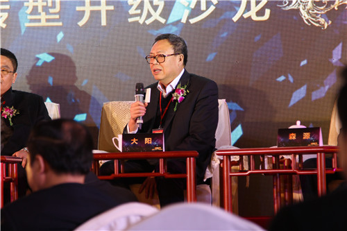 沙龙-大阳.jpg 沙龙-大阳.jpg